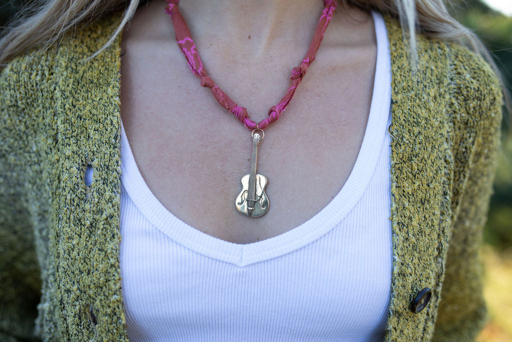 Vintage guitar + brown/pink