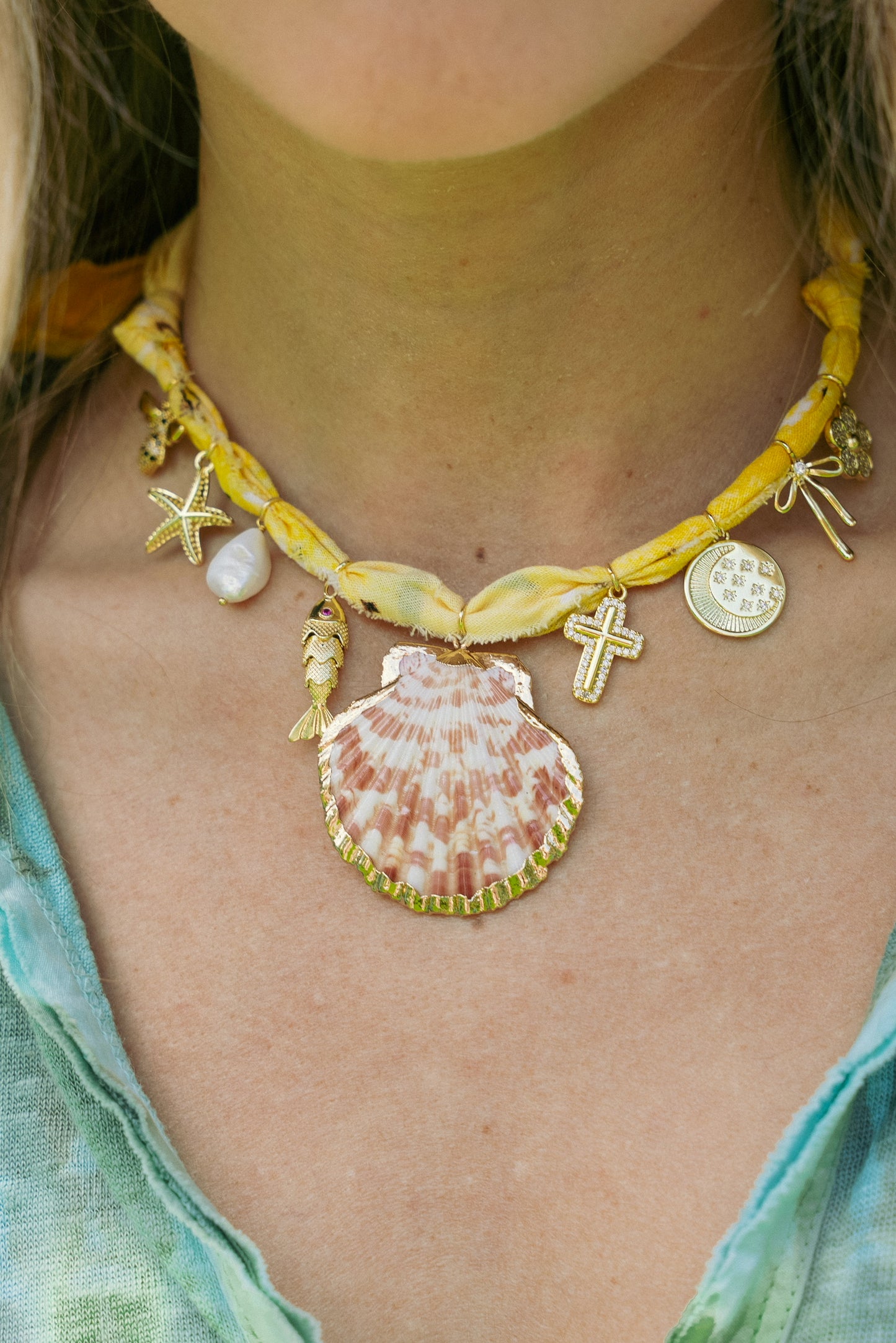 Beachy shell + yellow