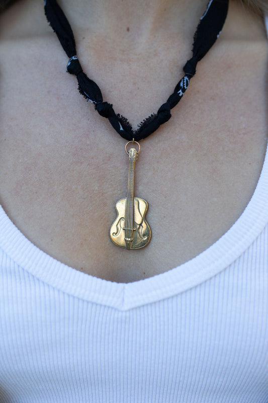 Vintage guitar + black