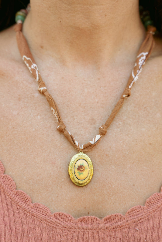 Vintage locket w/beaded detailing