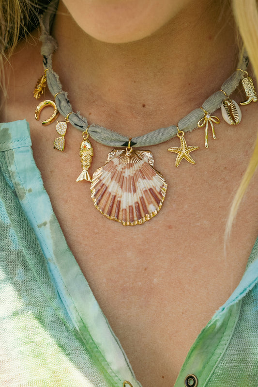 Beachy shell + gray/denim